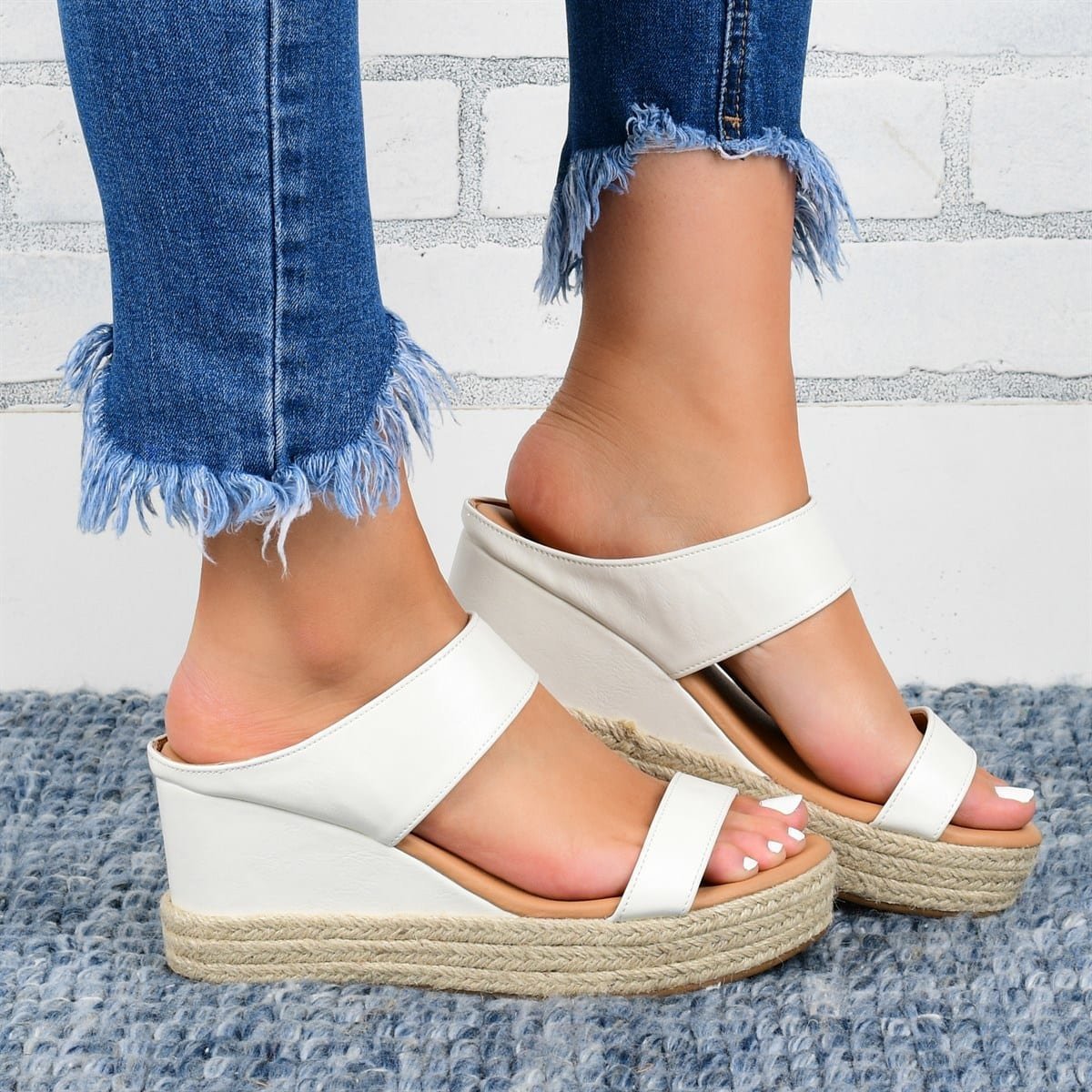 Sandales ouvertes femme avec talon moyen et style ajouré